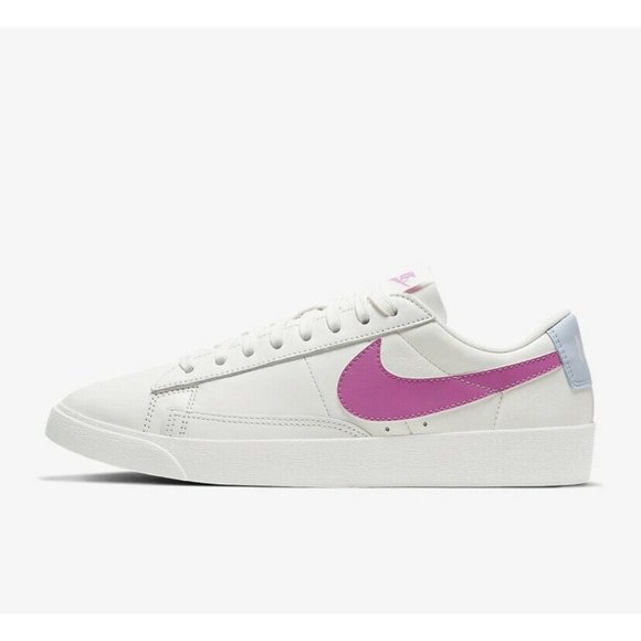 (Sold) Nike Blazer Low LE Sneakers White Pink NWOB - Picture 2 of 11
